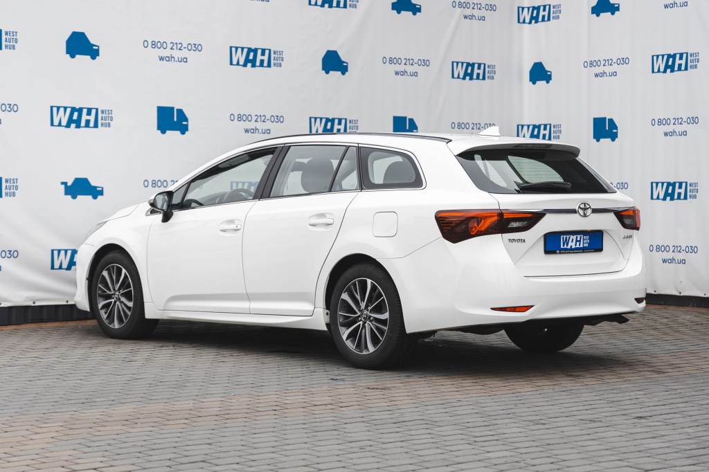 Toyota Avensis 2016 photo 10