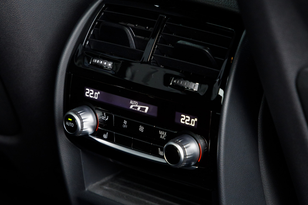 BMW 540 i xDrive 2017 фото 17