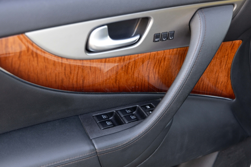 Infiniti QX70 2015 фото 13