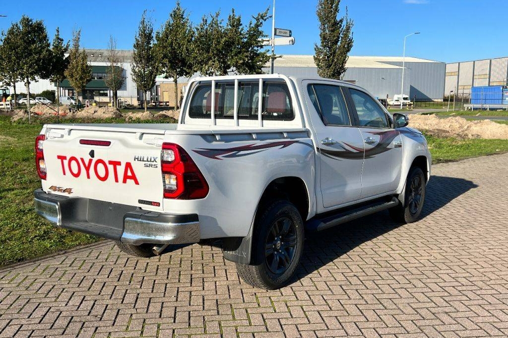 Toyota Hilux GLX SR5 4X4 2.4D 2023 фото Toyota Hilux GLX SR5 4X4 2.4D 2023 фото 3