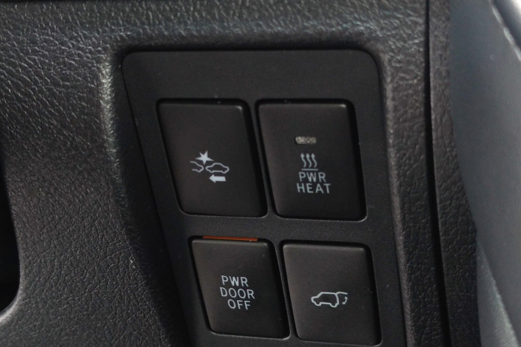 Toyota Land Cruiser 200 2018 photo 8