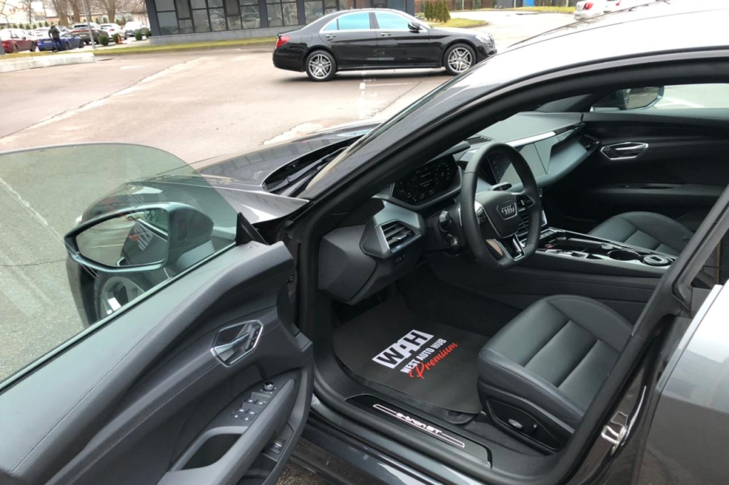 Audi e-tron GT 2021 фото 14