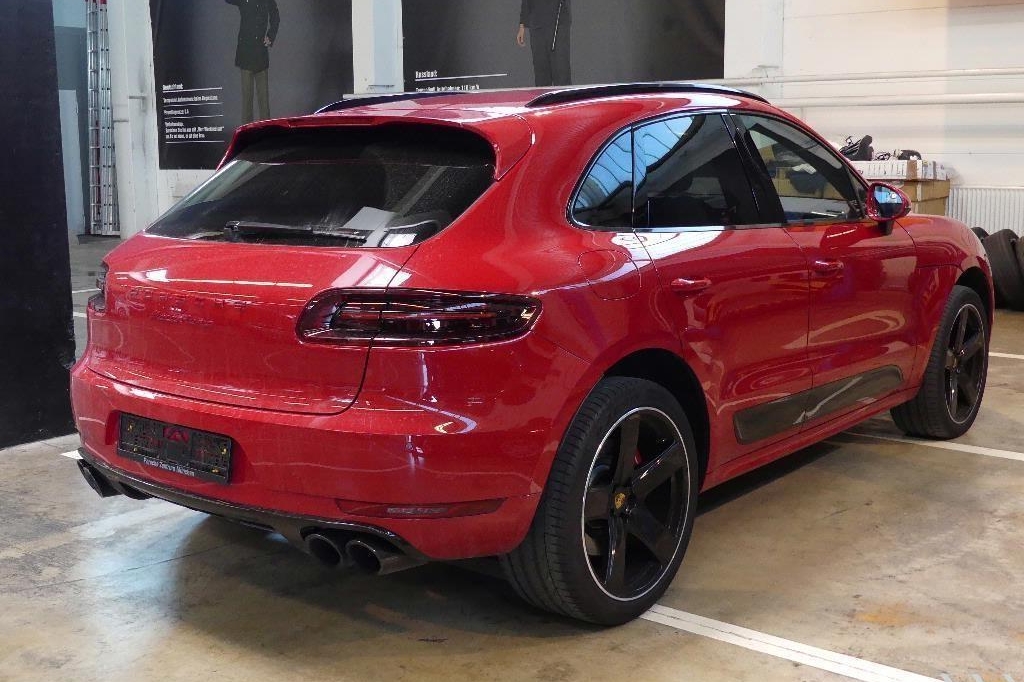 Porsche Macan Turbo 2018 photo 2