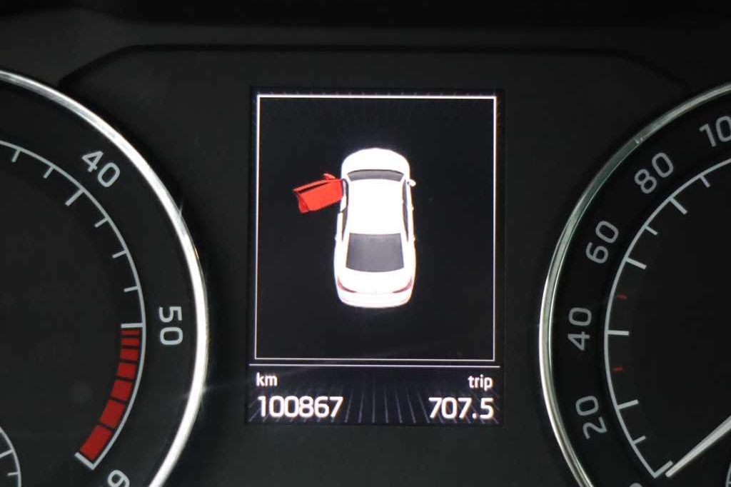 Skoda Superb 2016 photo 6