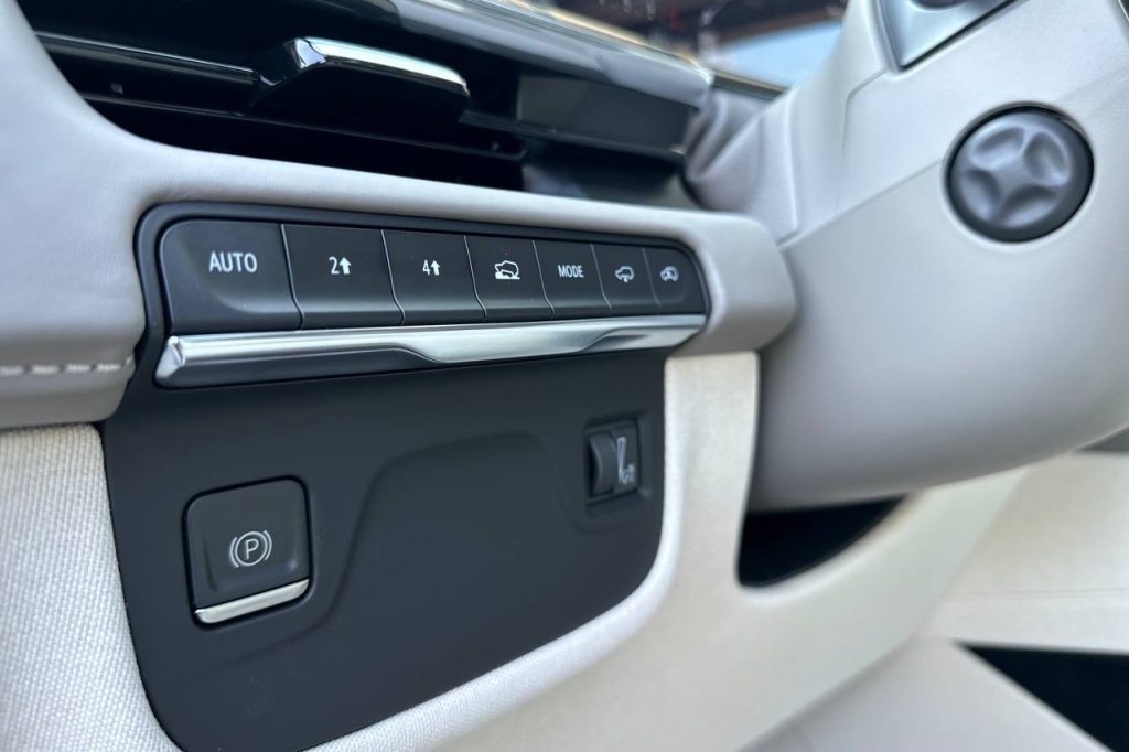 Cadillac Escalade PLATINUM 4WD 2022 фото Cadillac Escalade PLATINUM 4WD 2022 фото 27