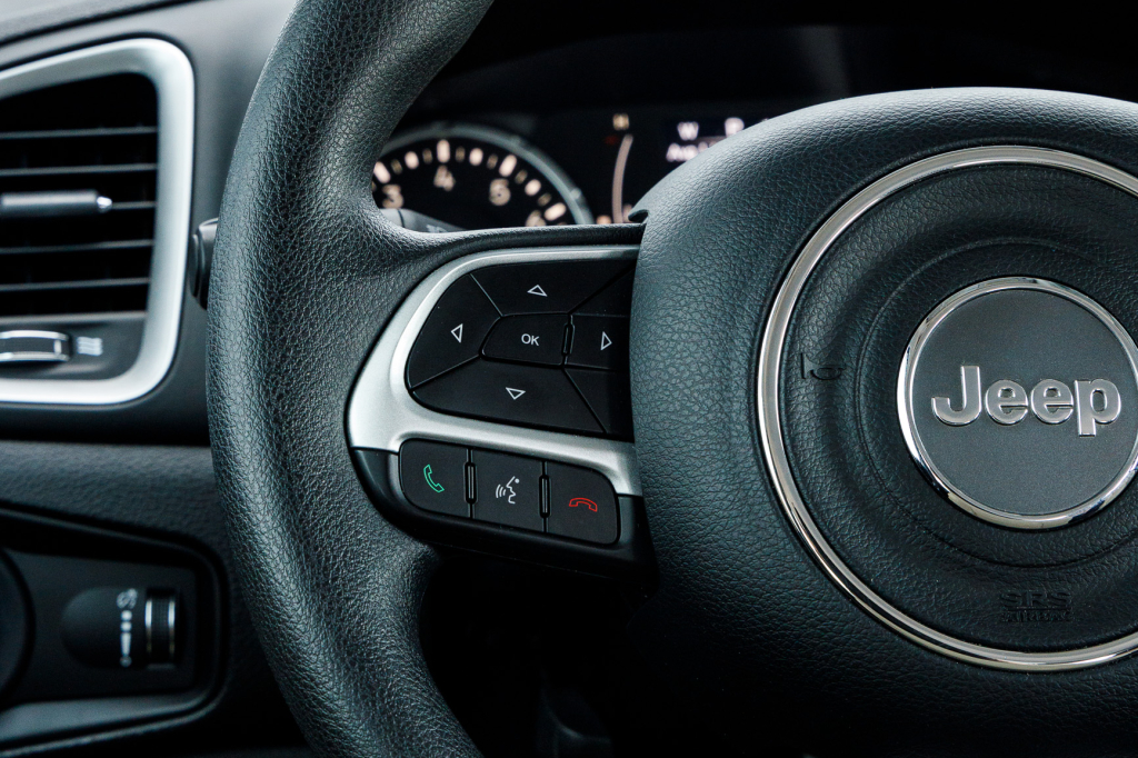 Jeep Renegade Sport 4x4 2015 photo 19