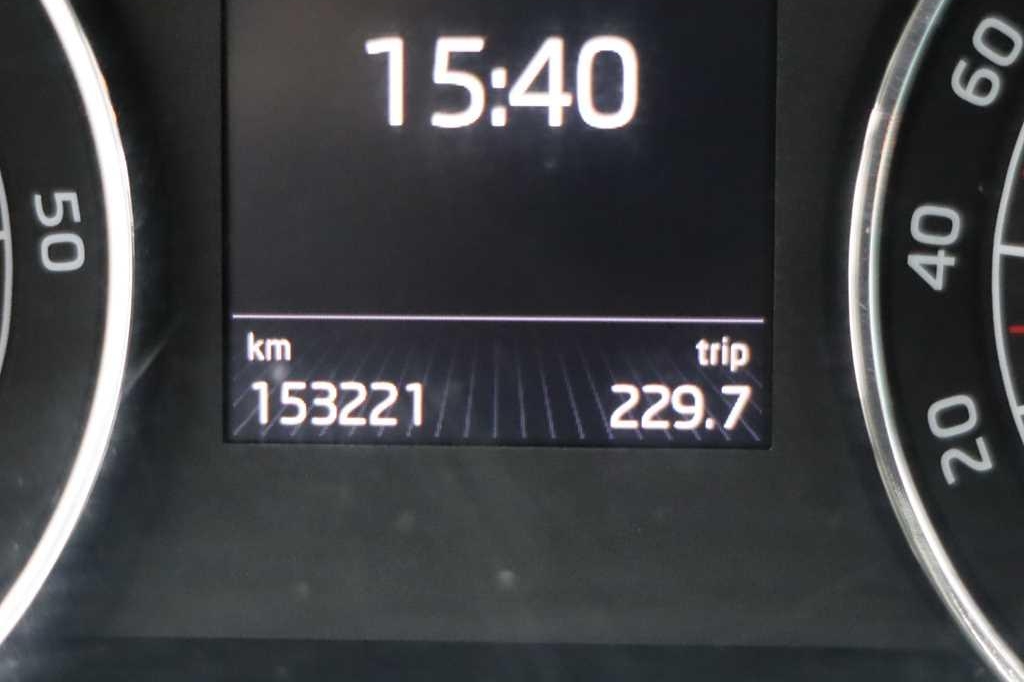 Skoda Superb Combi 2016 фото 1