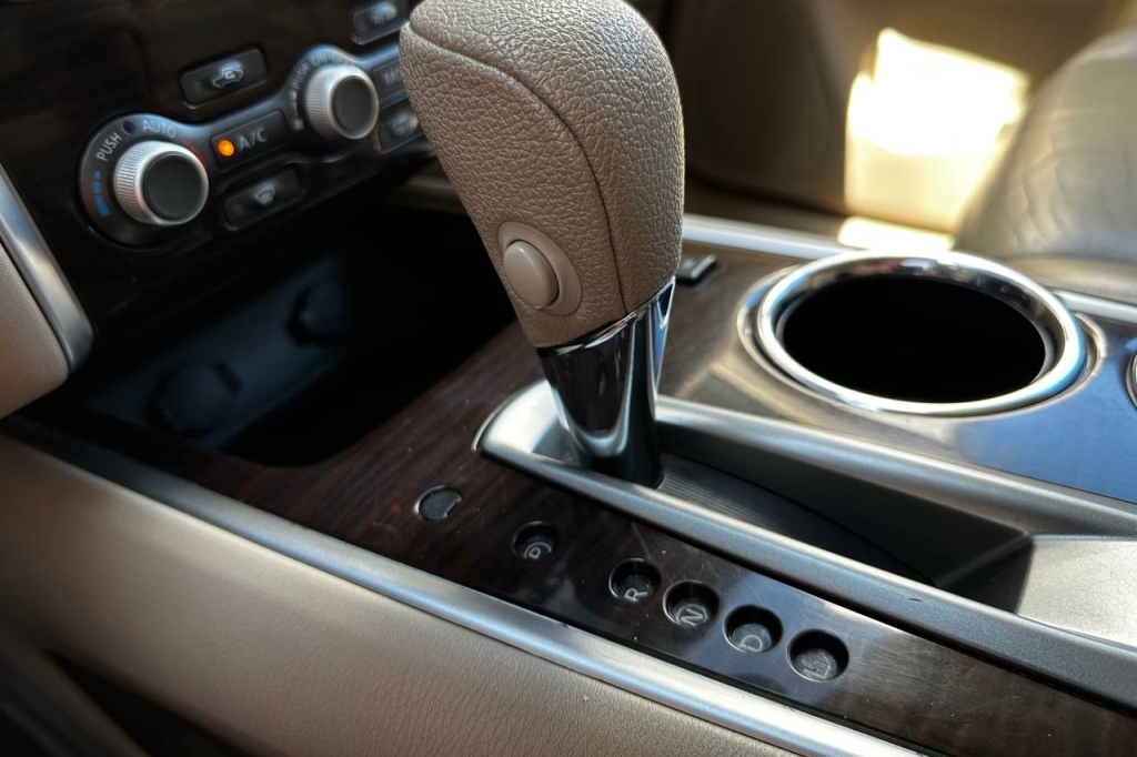 Nissan Pathfinder 2015 фото Nissan Pathfinder 2015 фото 21
