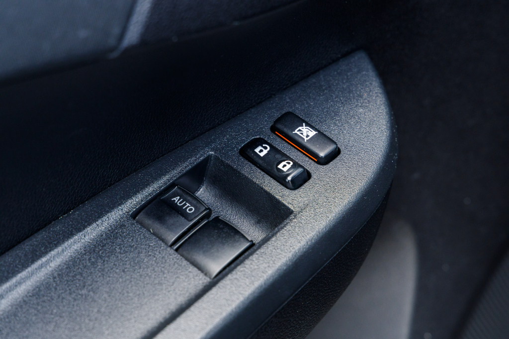 Subaru Trezia 2012 photo 8