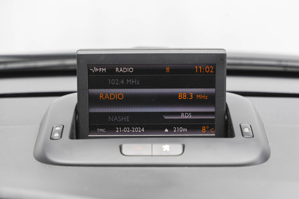 Peugeot 5008 2012 photo 28