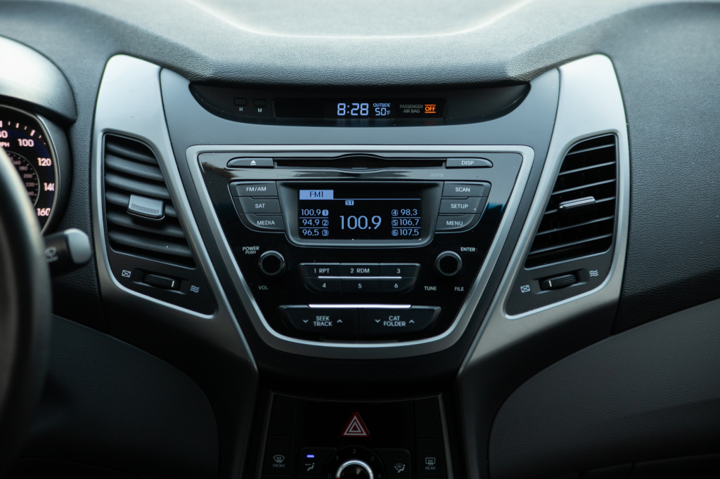 Hyundai Elantra SE 2015 фото 12