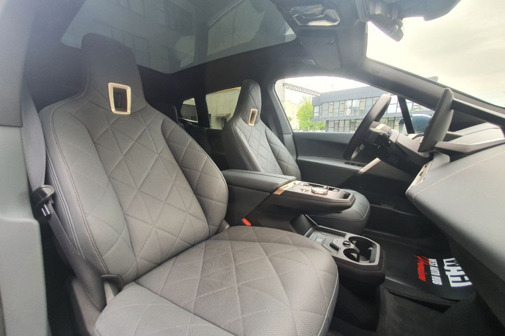 BMW iX M60 2022 фото 16