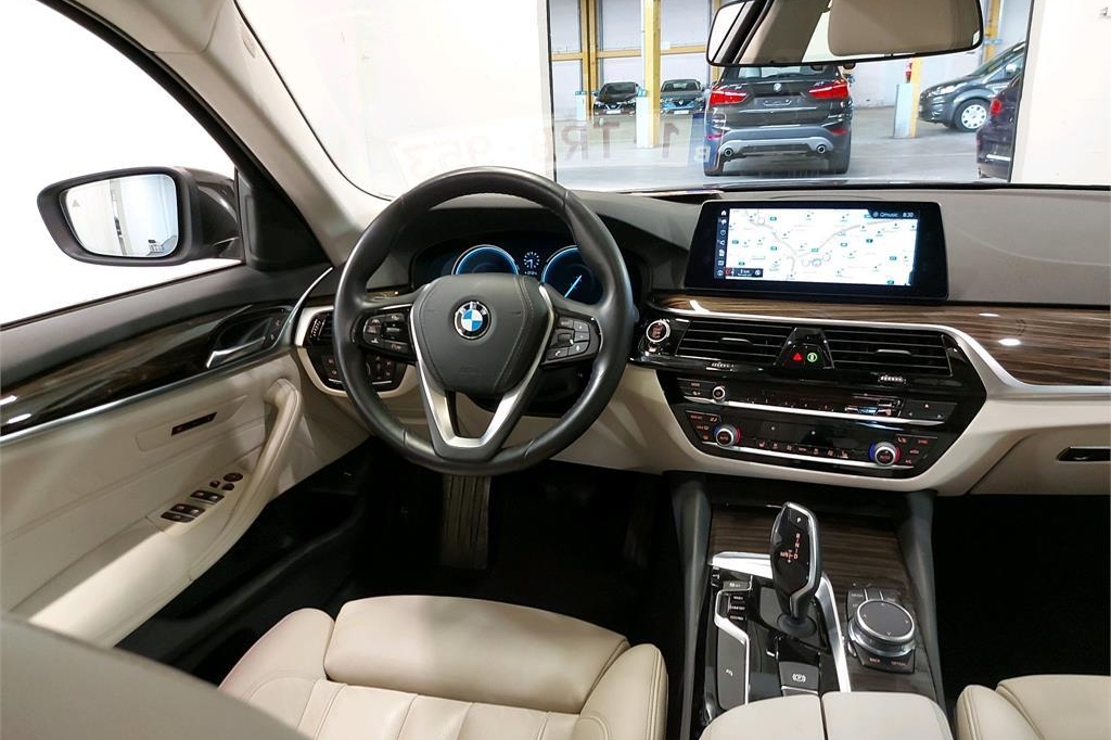 BMW 5 Series 2018 photo 8