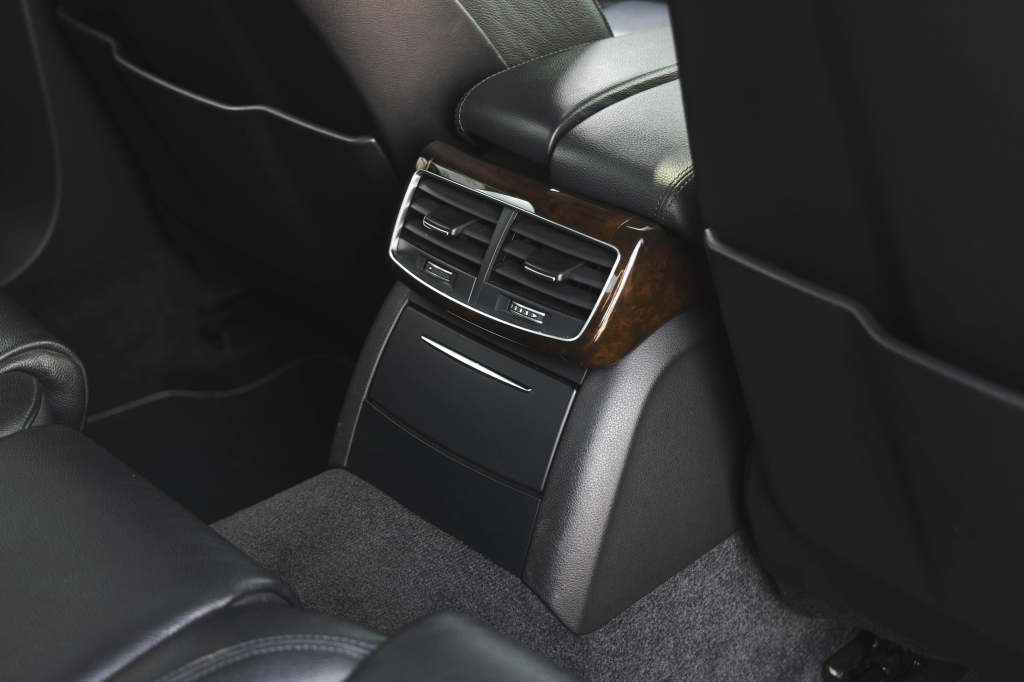 Audi A8 2015 photo 46