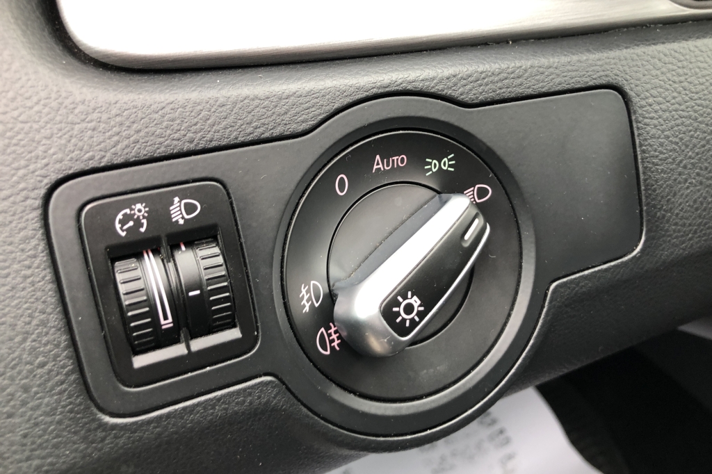 Volkswagen Passat B7 Panorama 2012 photo 13