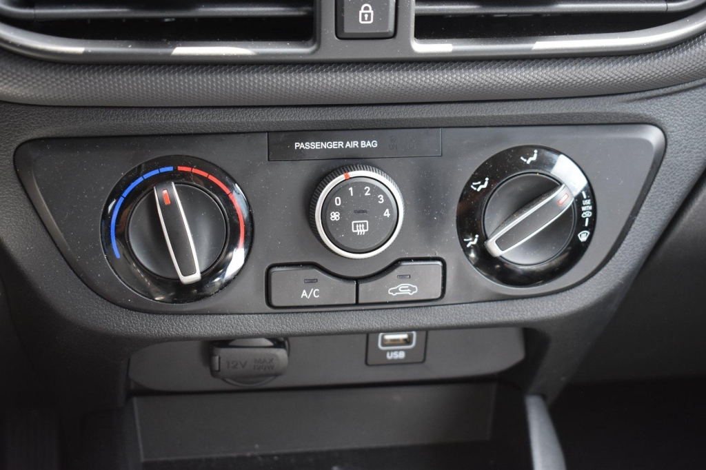 Hyundai i10 2021 фото 3