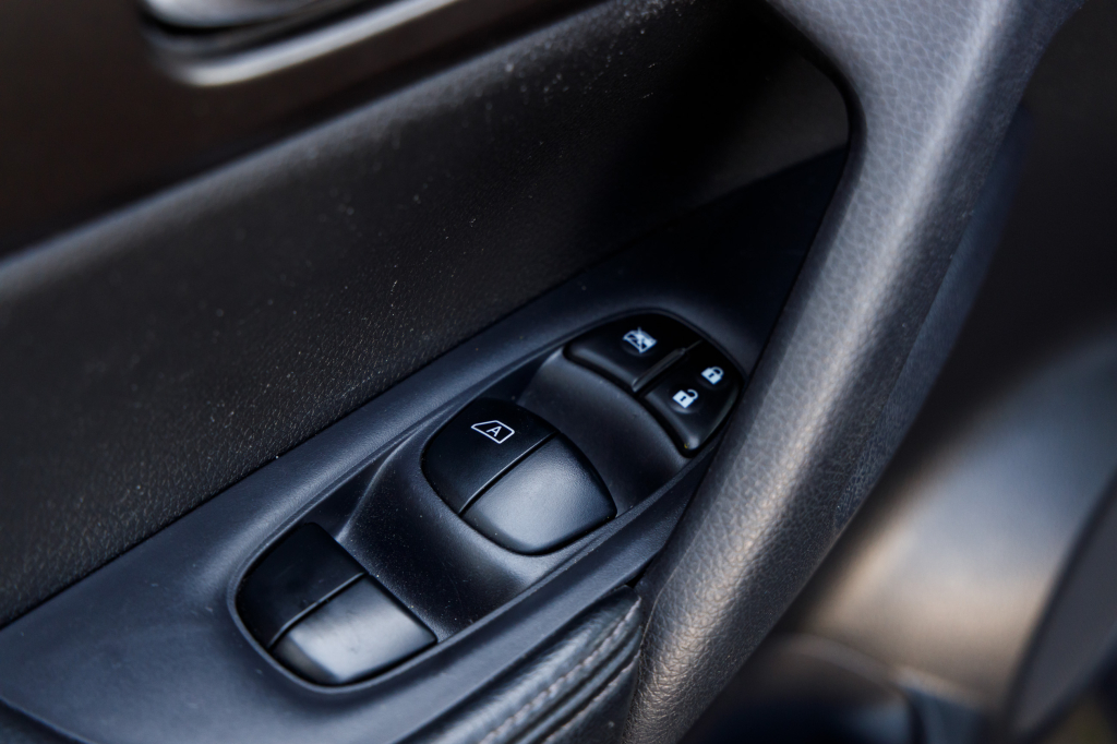 Nissan Rogue SV AWD 2014 photo 19