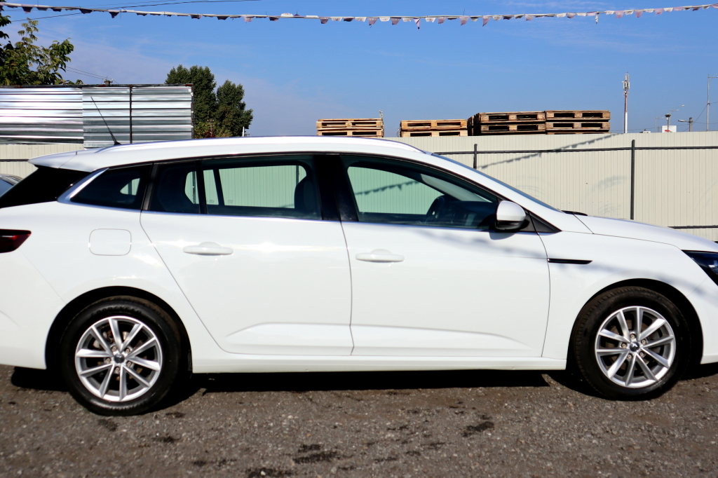 Renault Megane 2017 фото 8