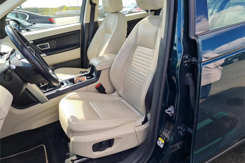 Land Rover Discovery Sport 2017 photo 16
