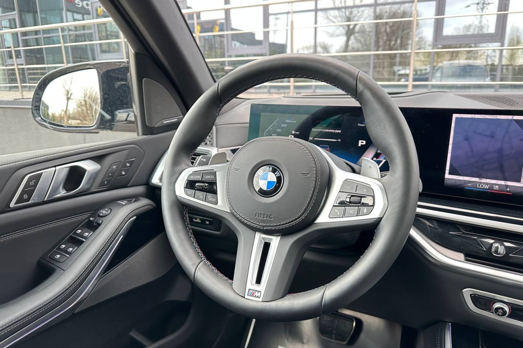 BMW X5 M60i 2024 фото BMW X5 M60i 2024 фото 22