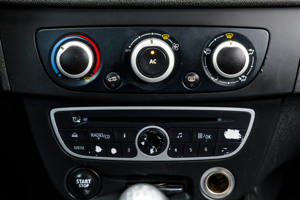 Renault Megane 2010 фото 24