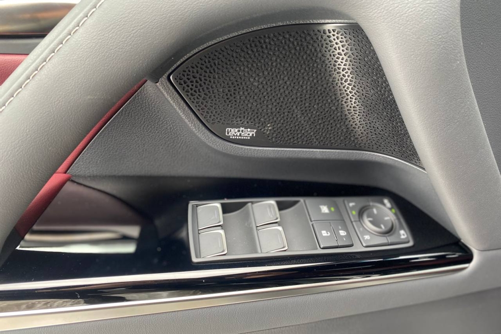 Lexus LX 500d 2022 фото 9