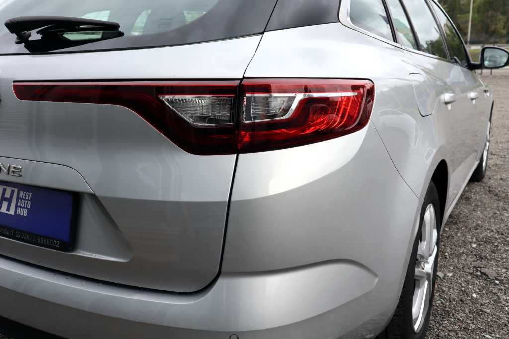 Renault Megane 2017 фото 10