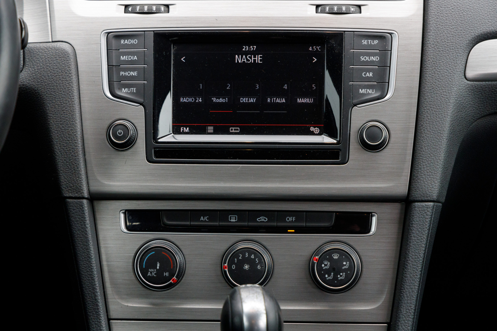 Volkswagen Golf VII photo 12