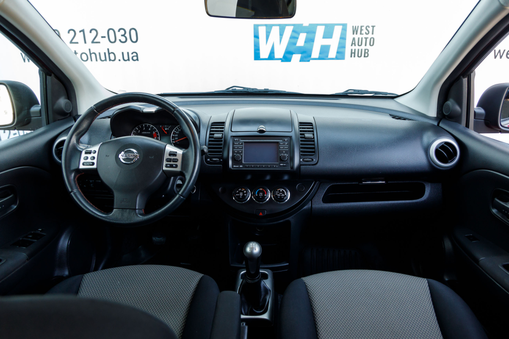 Nissan Note 2011 photo 19