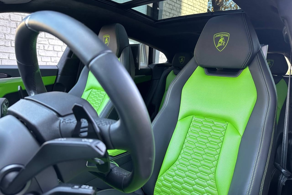 Lamborghini Urus 2019 фото Lamborghini Urus 2019 фото 16