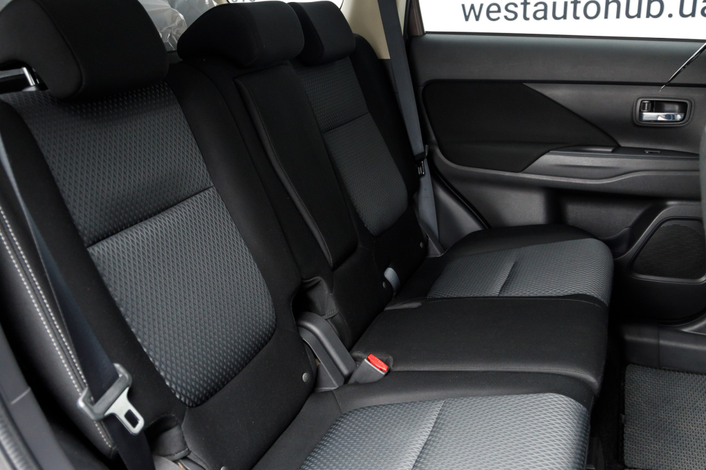 Mitsubishi Outlander 2018 photo 28