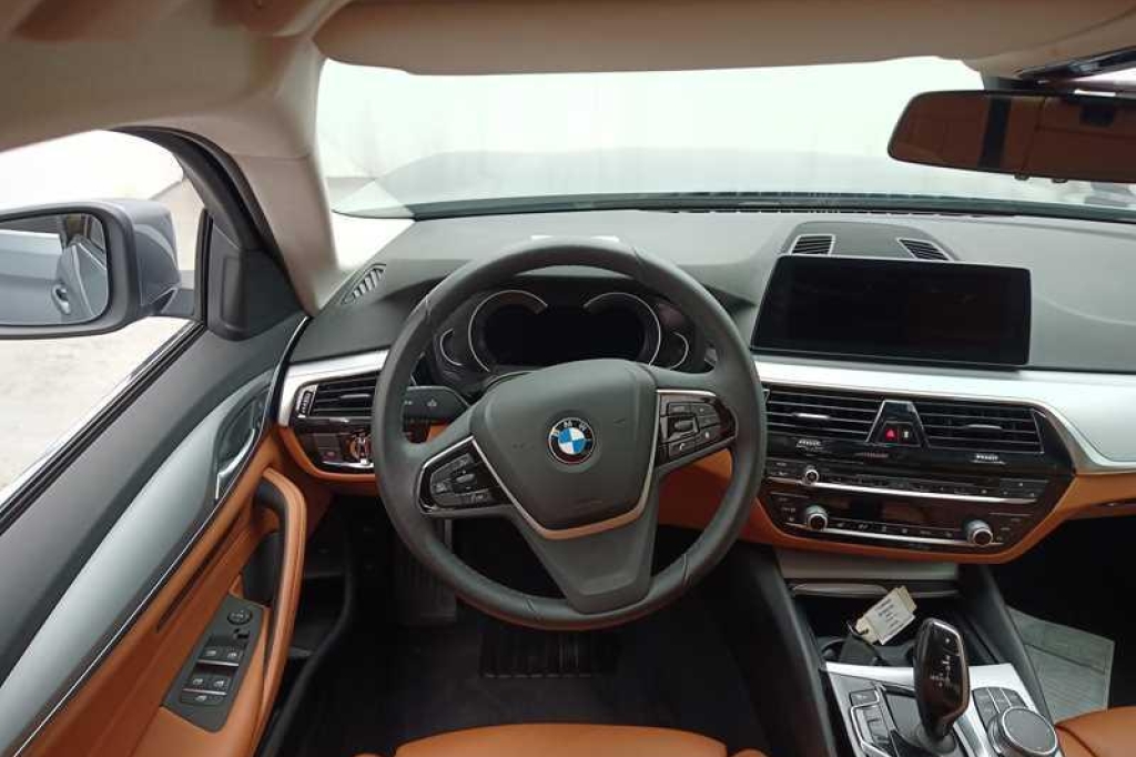 BMW 5 Series 2018 фото 3