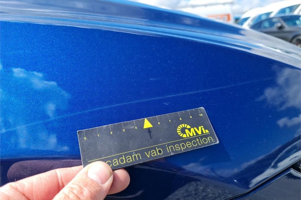 Jaguar XE 2016 фото 19