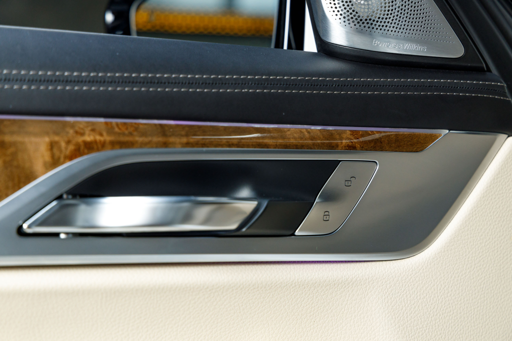 BMW 740 2016 photo 24