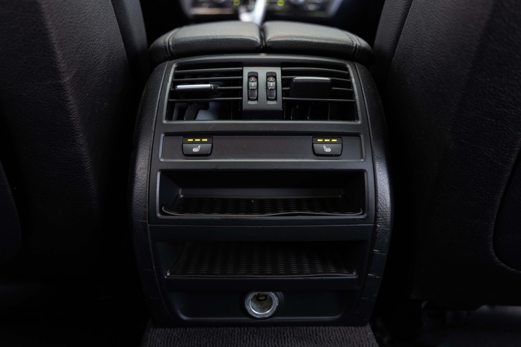 BMW 5 Series 2011 фото BMW 5 Series 2011 фото 31