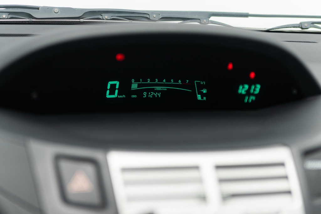 Toyota Yaris 2006 фото 27