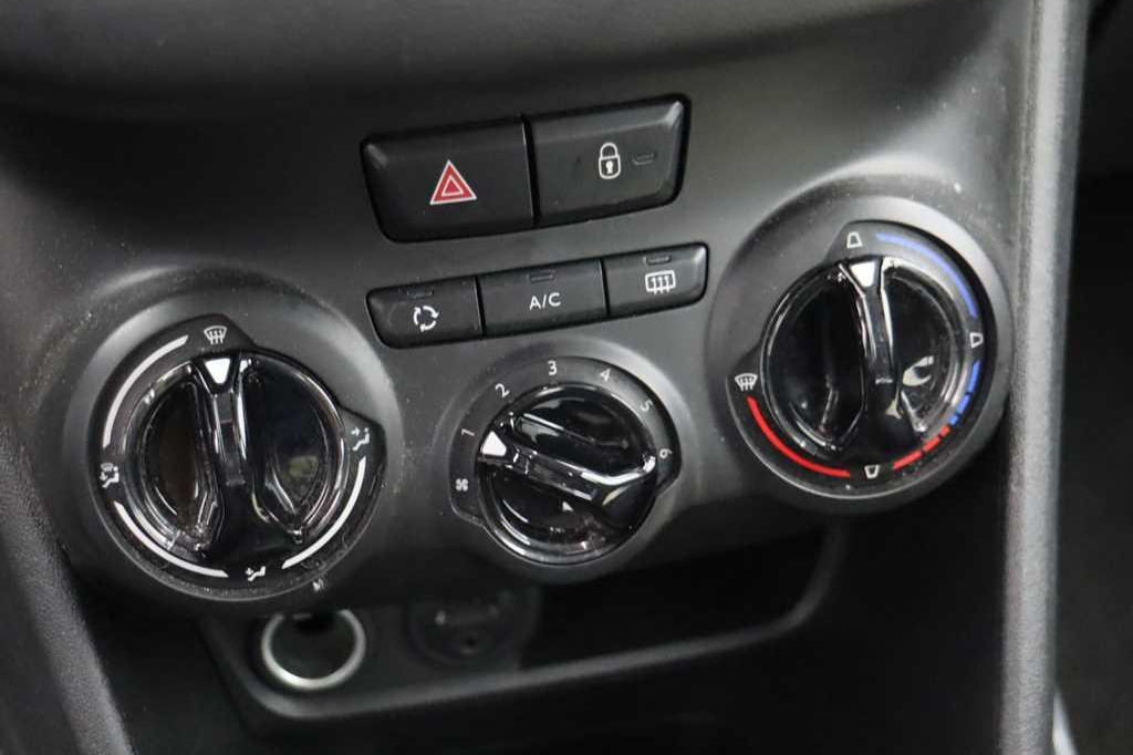 Peugeot 208 2017 photo 7