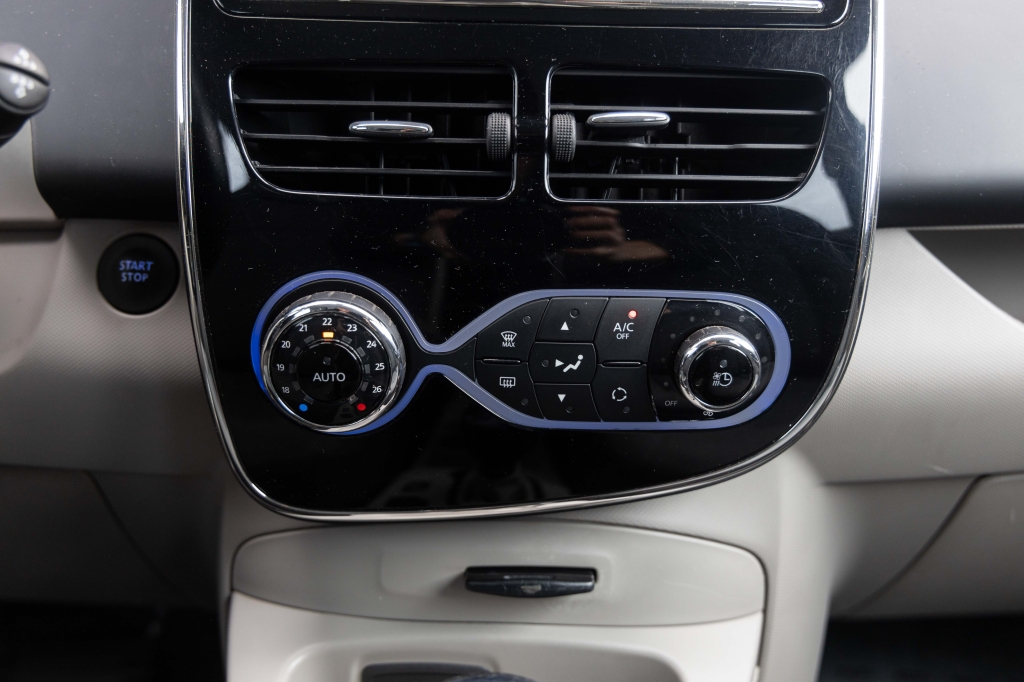 Renault Zoe 2015 фото 20