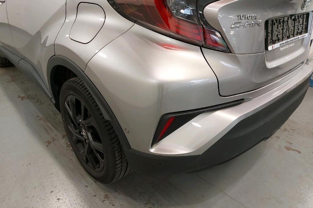Toyota C-HR 2018 photo 18