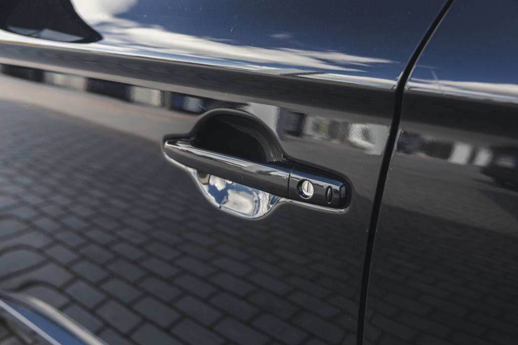 Mitsubishi Outlander PHEV Plug-In Hybrid 2013 photo 12