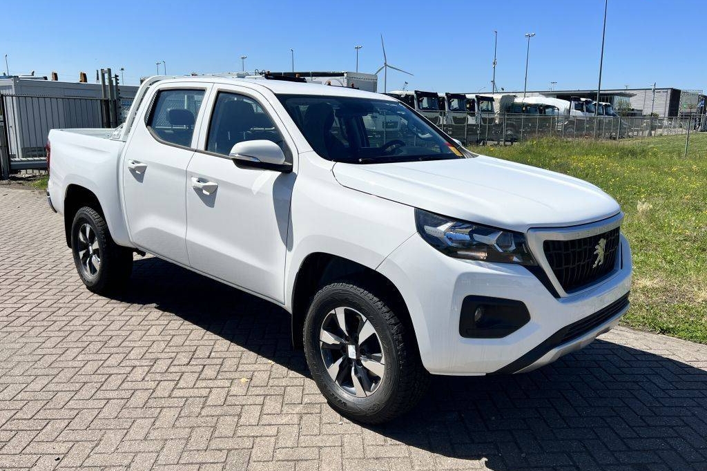 Peugeot Landtrek Double Cab 4x4 1.9L Diesel 6-Speed 2023 фото Peugeot Landtrek Double Cab 4x4 1.9L Diesel 6-Speed 2023 фото 4