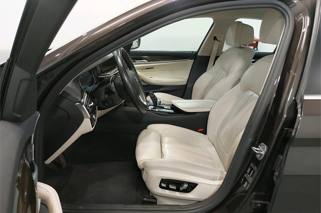 BMW 5 Series 2018 photo 1