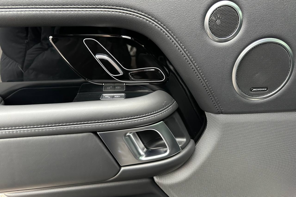 Land Rover Range Rover 4.4D 2018 фото Land Rover Range Rover 4.4D 2018 фото 14