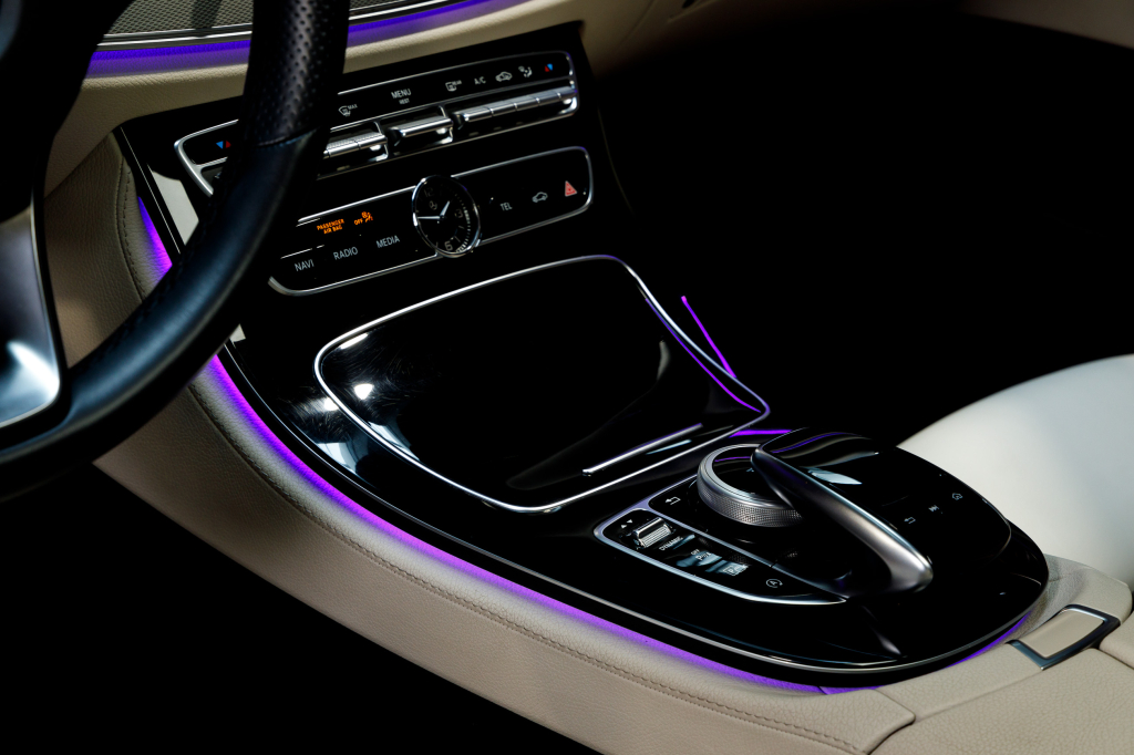 Mercedes-Benz E 200 4Matic AMG Line photo 9