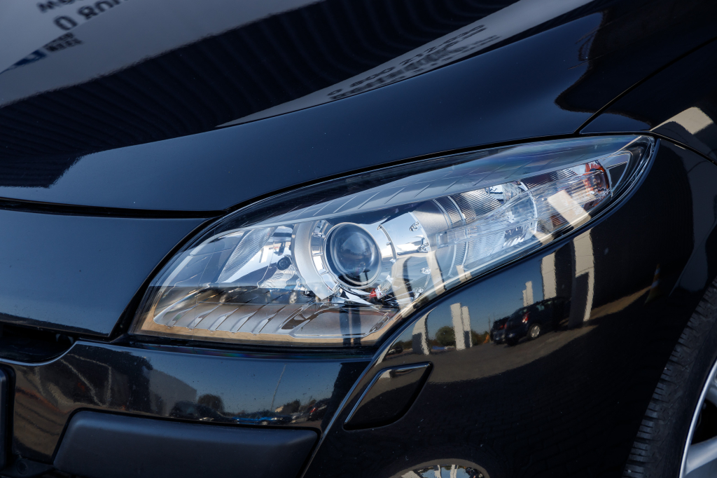 Renault Megane TCe 2010 photo 8