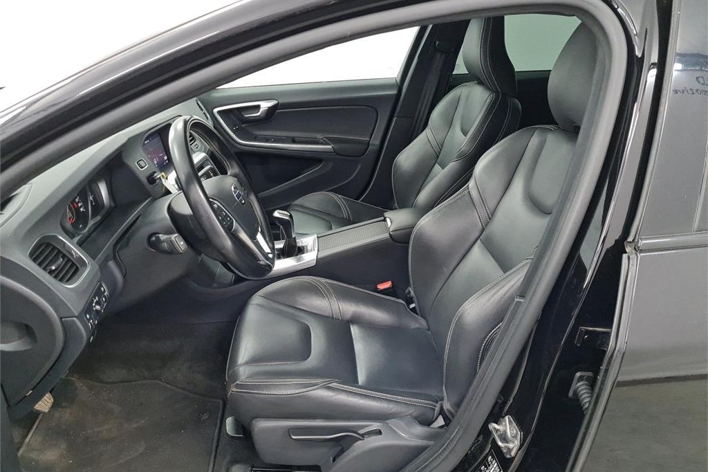 Volvo V60 2017 photo 2