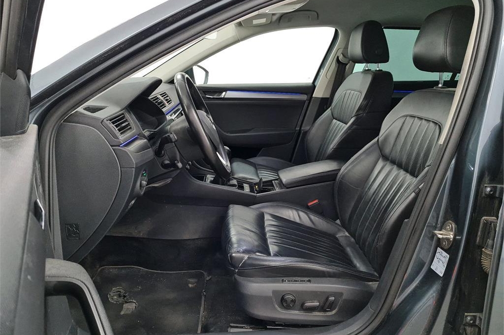 Skoda Superb Combi 2017 фото 7