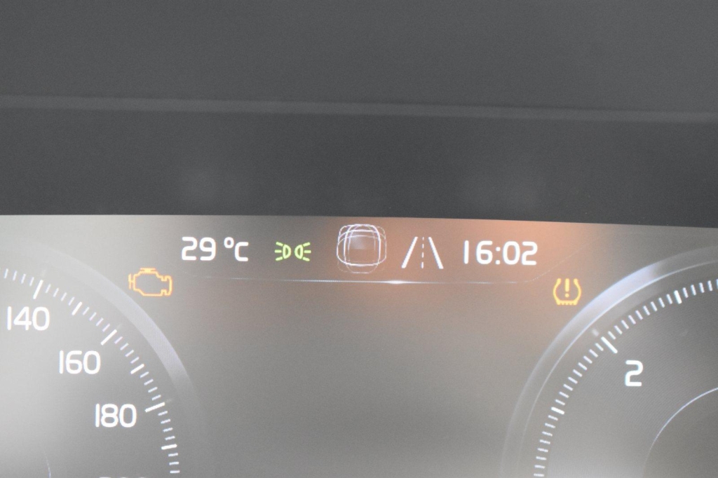 Volvo XC60 2020 фото 10