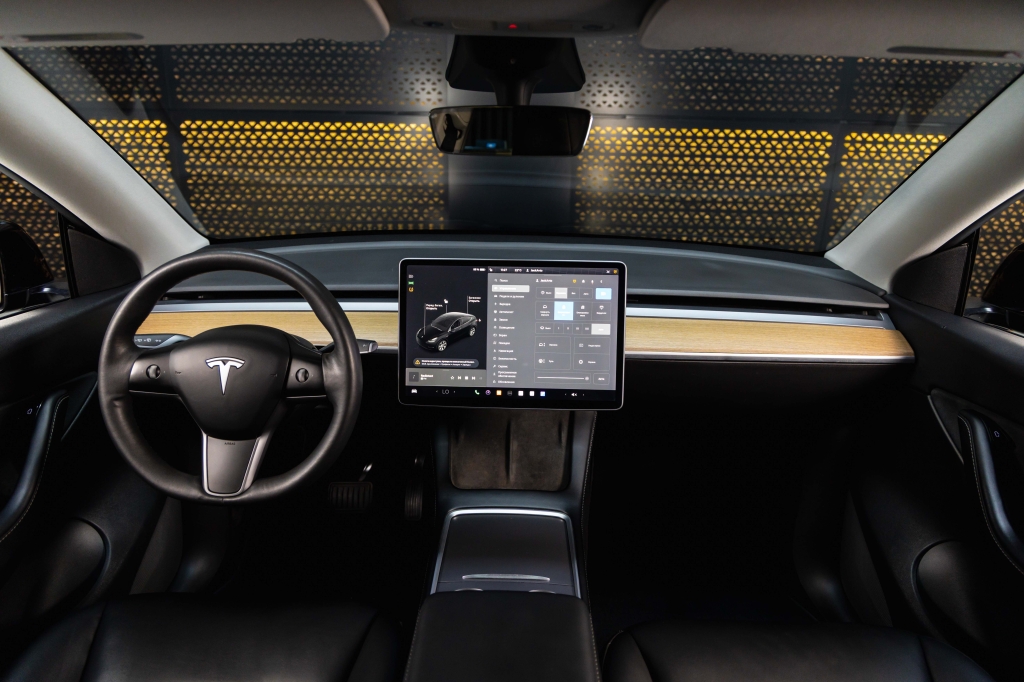 Tesla Model Y Long Range Dual Motor 2022 фото Tesla Model Y Long Range Dual Motor 2022 фото 24