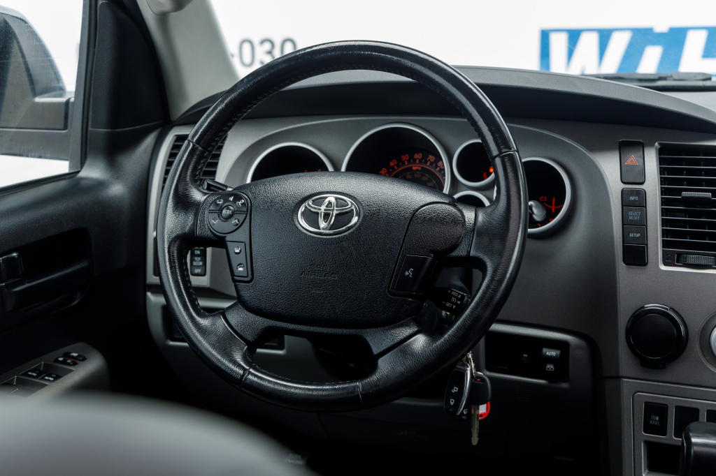 Toyota Sequoia SR5 2012 фото 32